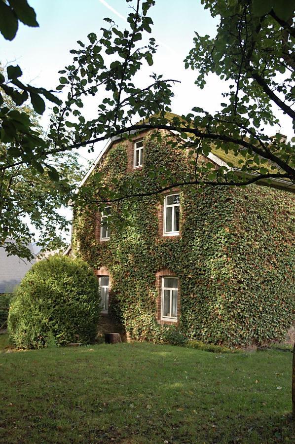 Ruhiges, Gemuetliches Ferienhaus Mit Grossem Garten ウェーム エクステリア 写真