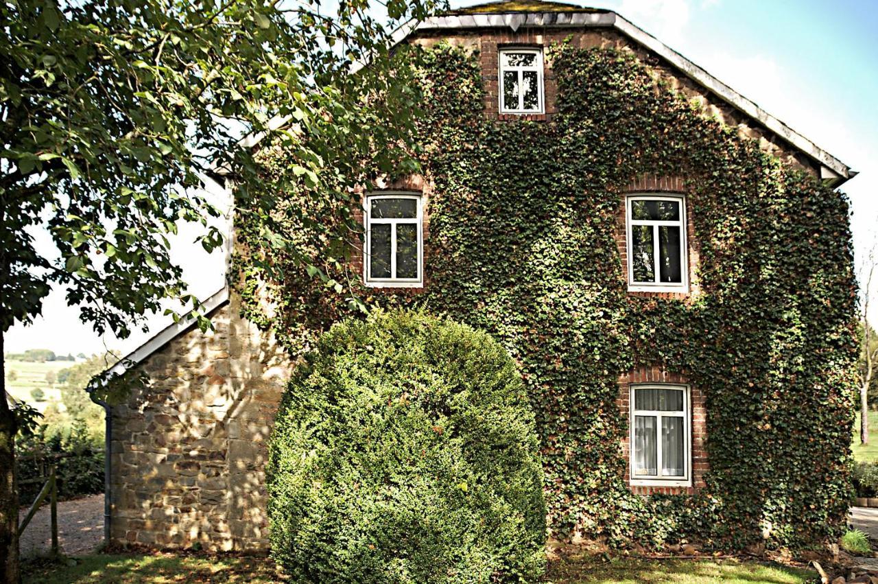 Ruhiges, Gemuetliches Ferienhaus Mit Grossem Garten ウェーム エクステリア 写真
