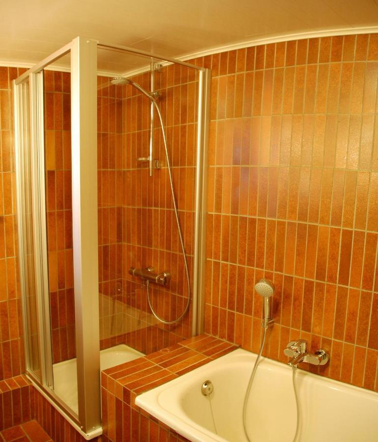 Ruhiges, Gemuetliches Ferienhaus Mit Grossem Garten ウェーム エクステリア 写真