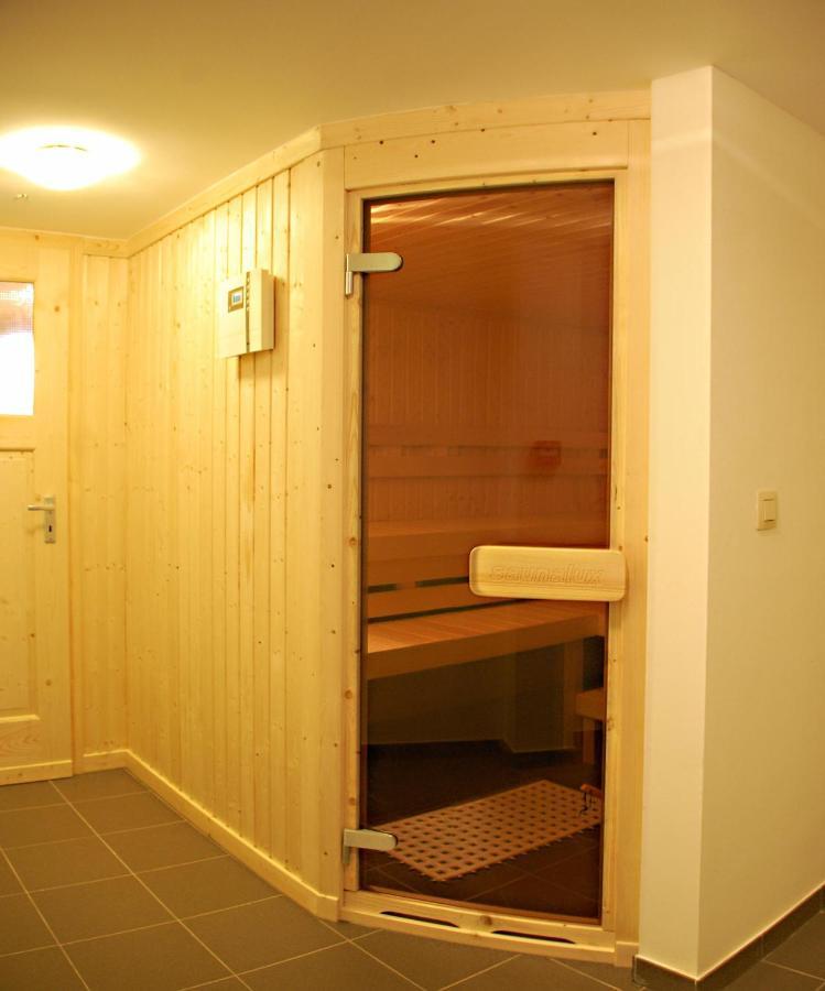 Ruhiges, Gemuetliches Ferienhaus Mit Grossem Garten ウェーム エクステリア 写真